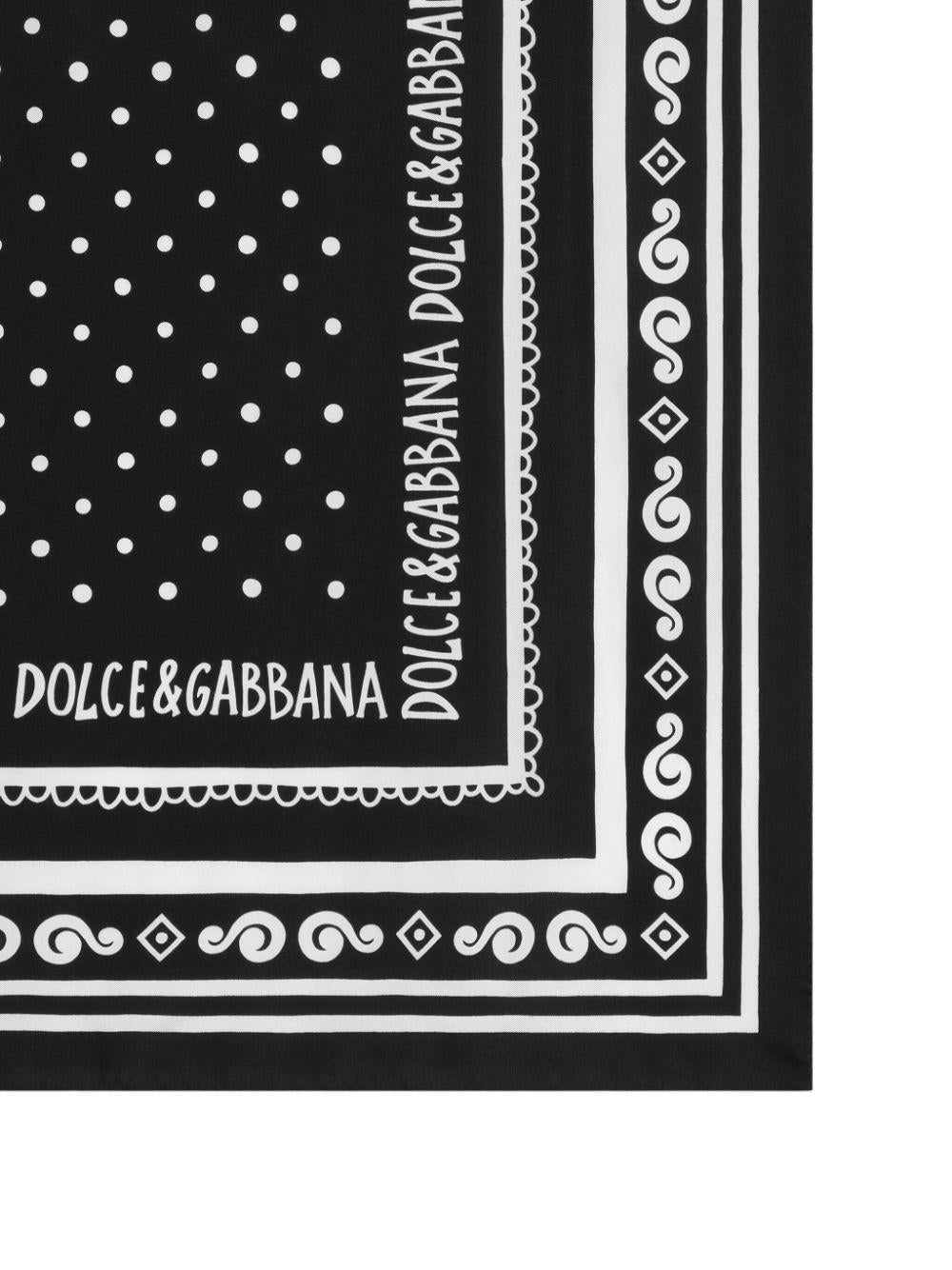 Foulard nero con stampa 