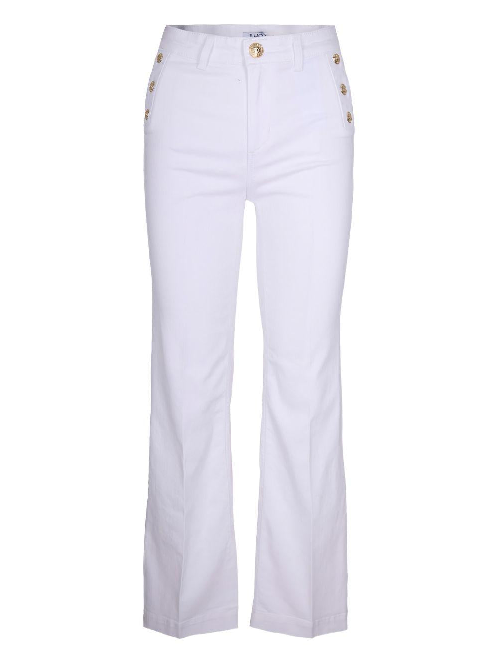 Jeans con bottoni 