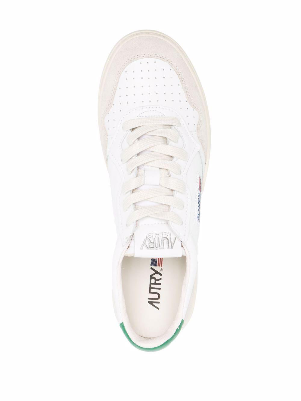 Sneakers bianche con pannelli a contrasto 