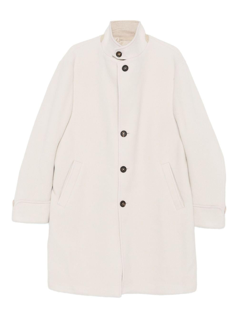 Cappotto ecru a collo alto con bottoni 