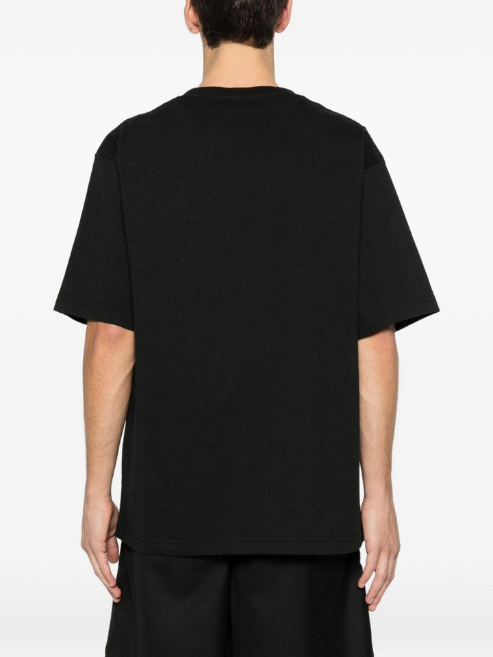T-shirt nera con ricamo 