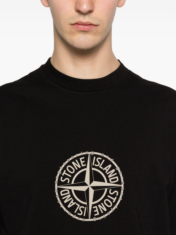 T-shirt nera con stampa logo 