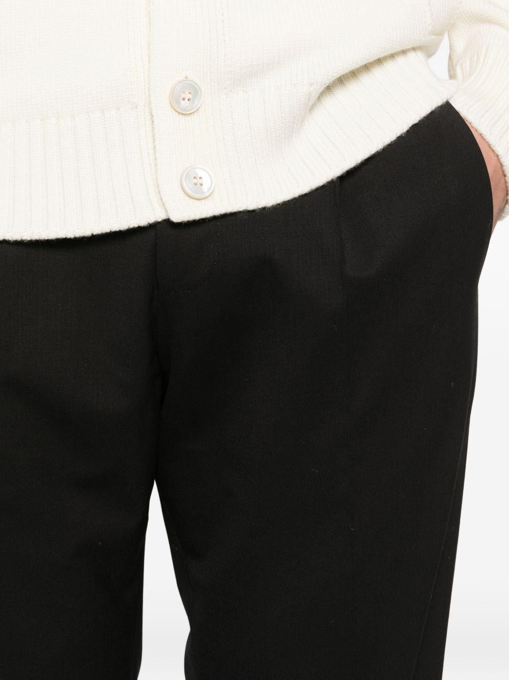 Pantaloni neri con risvolto 