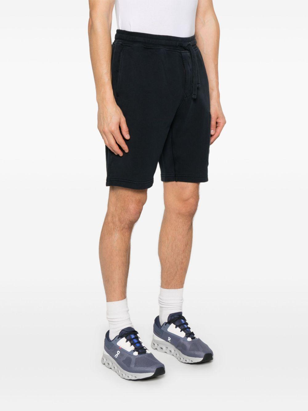Shorts blu navy con applicazione 