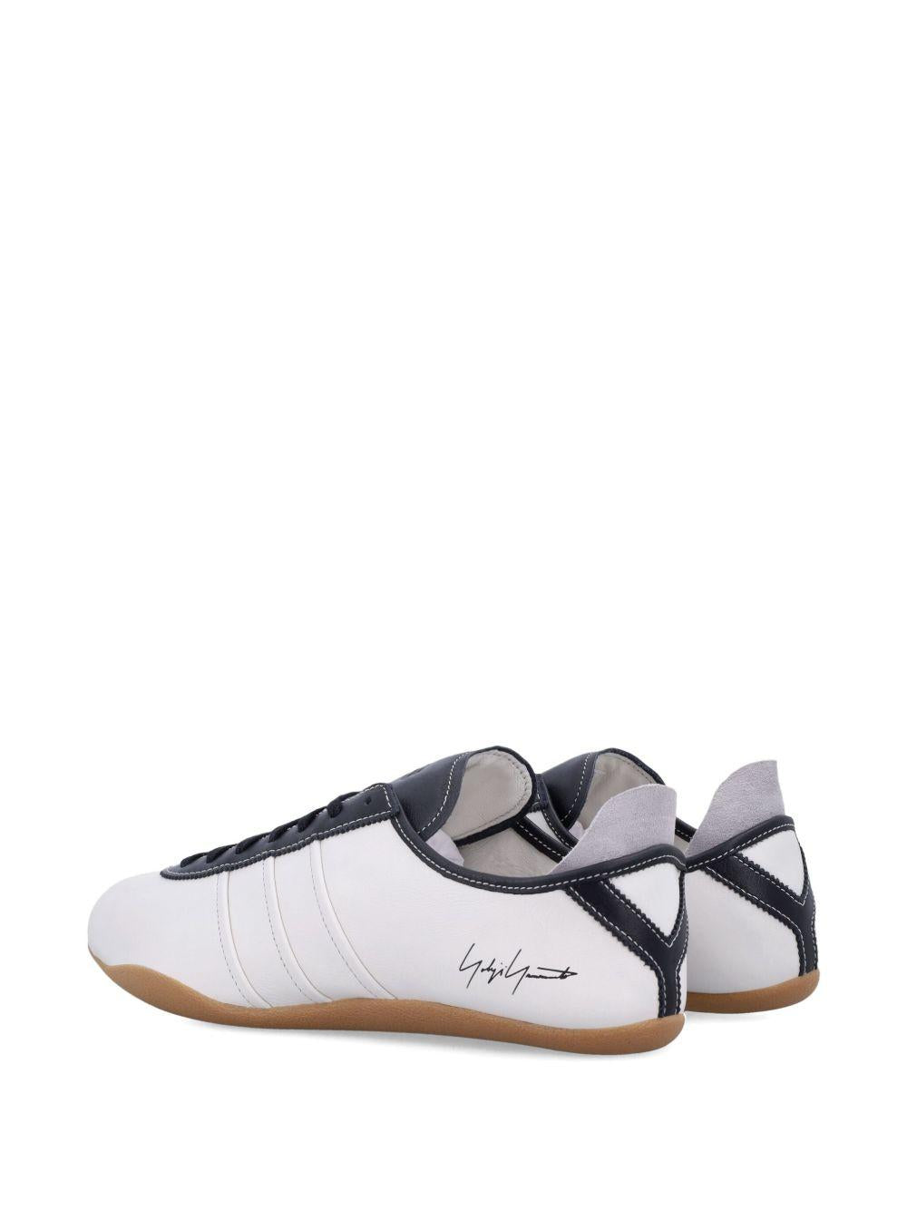 Sneakers bianche Tokyo in pelle con pannelli neri 