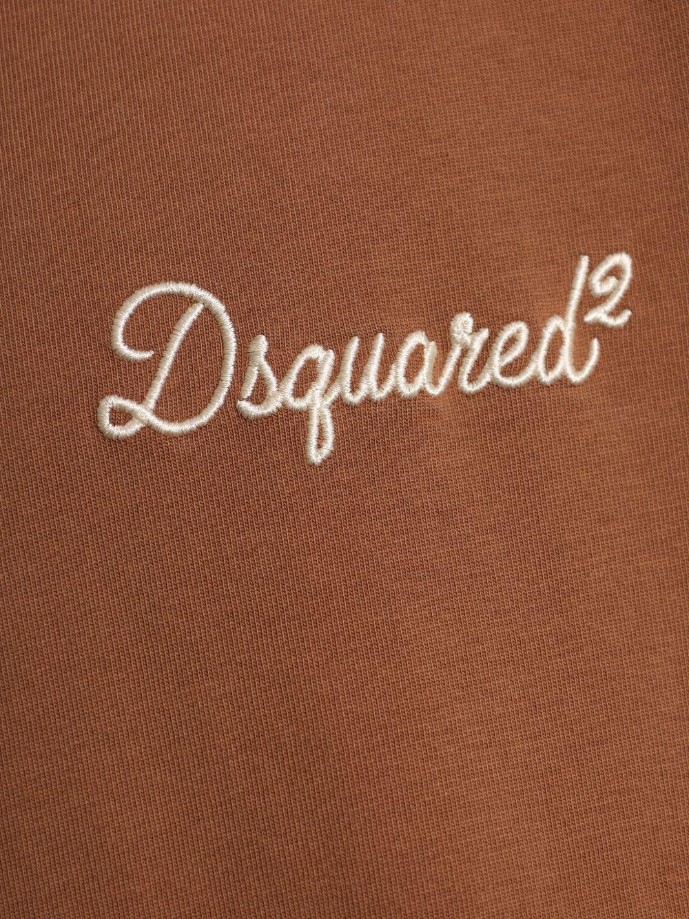 T-shirt marrone con ricamo 