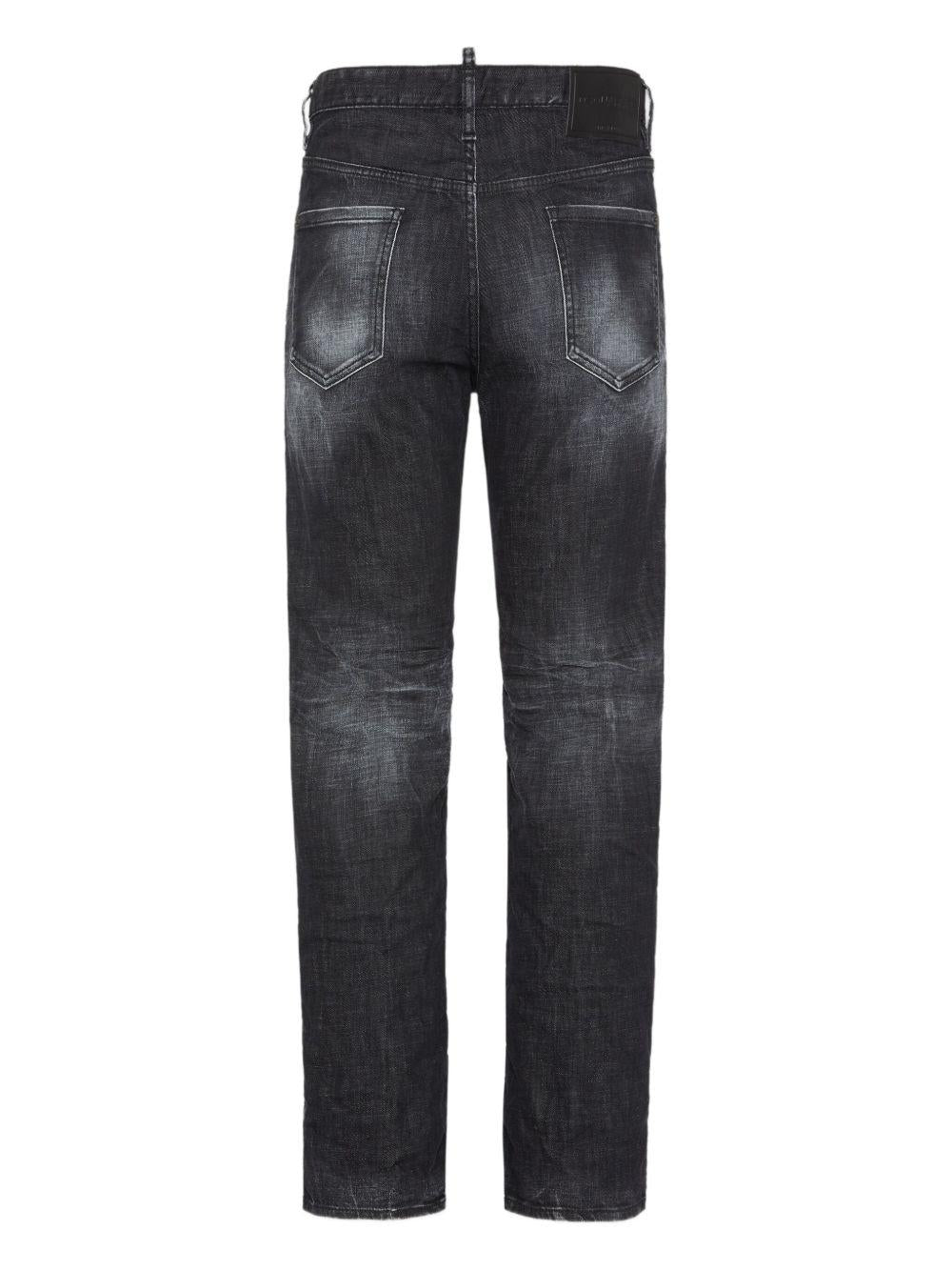 Jeans neri dritti con dettagli strappati 