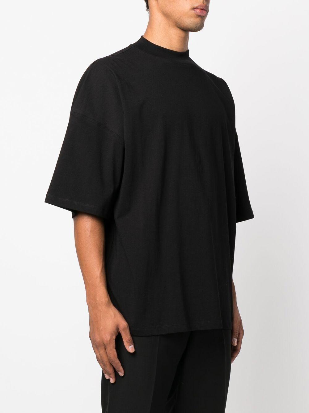 T-shirt nera 