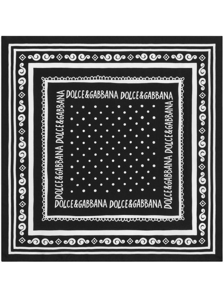 Foulard nero con stampa 