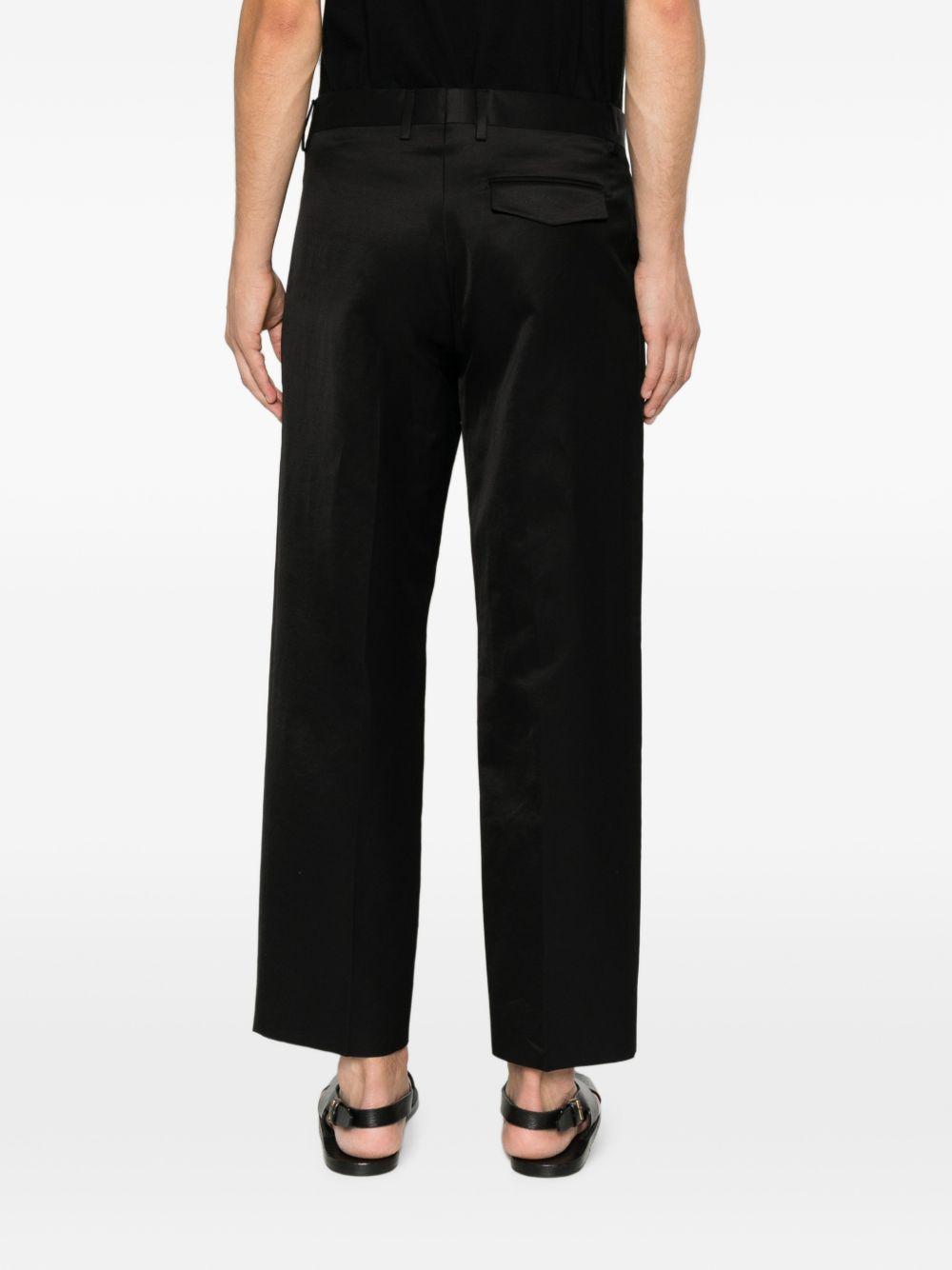 Pantaloni neri con pieghe 
