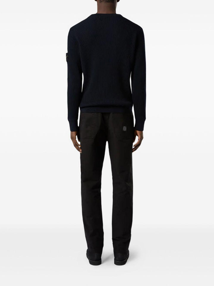 Maglione navy a coste con applicazione logo