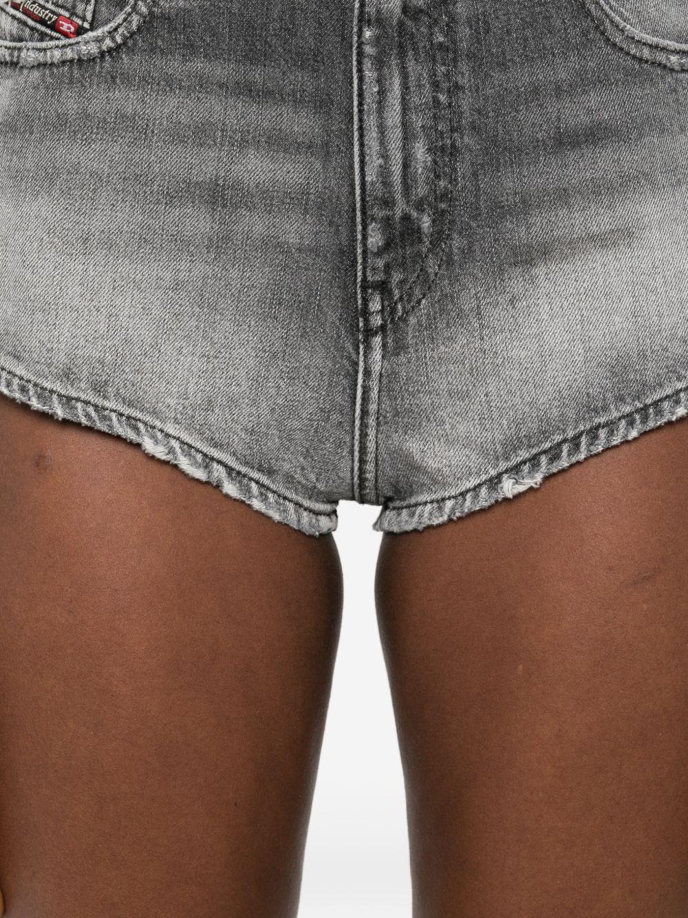 Shorts con effetto vissuto 