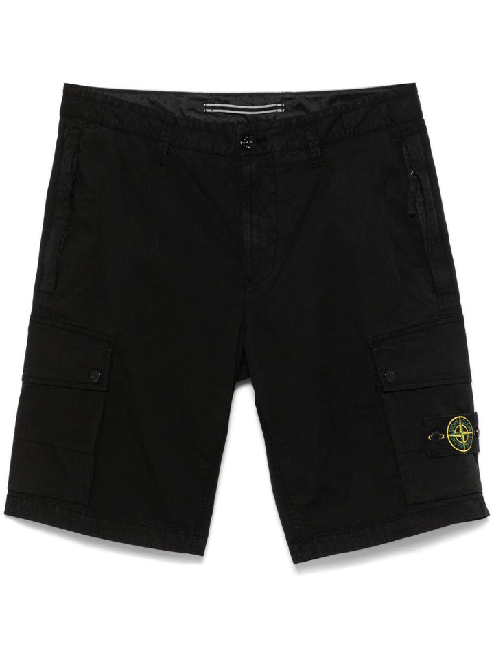 Cargo shorts nero con logo patch 