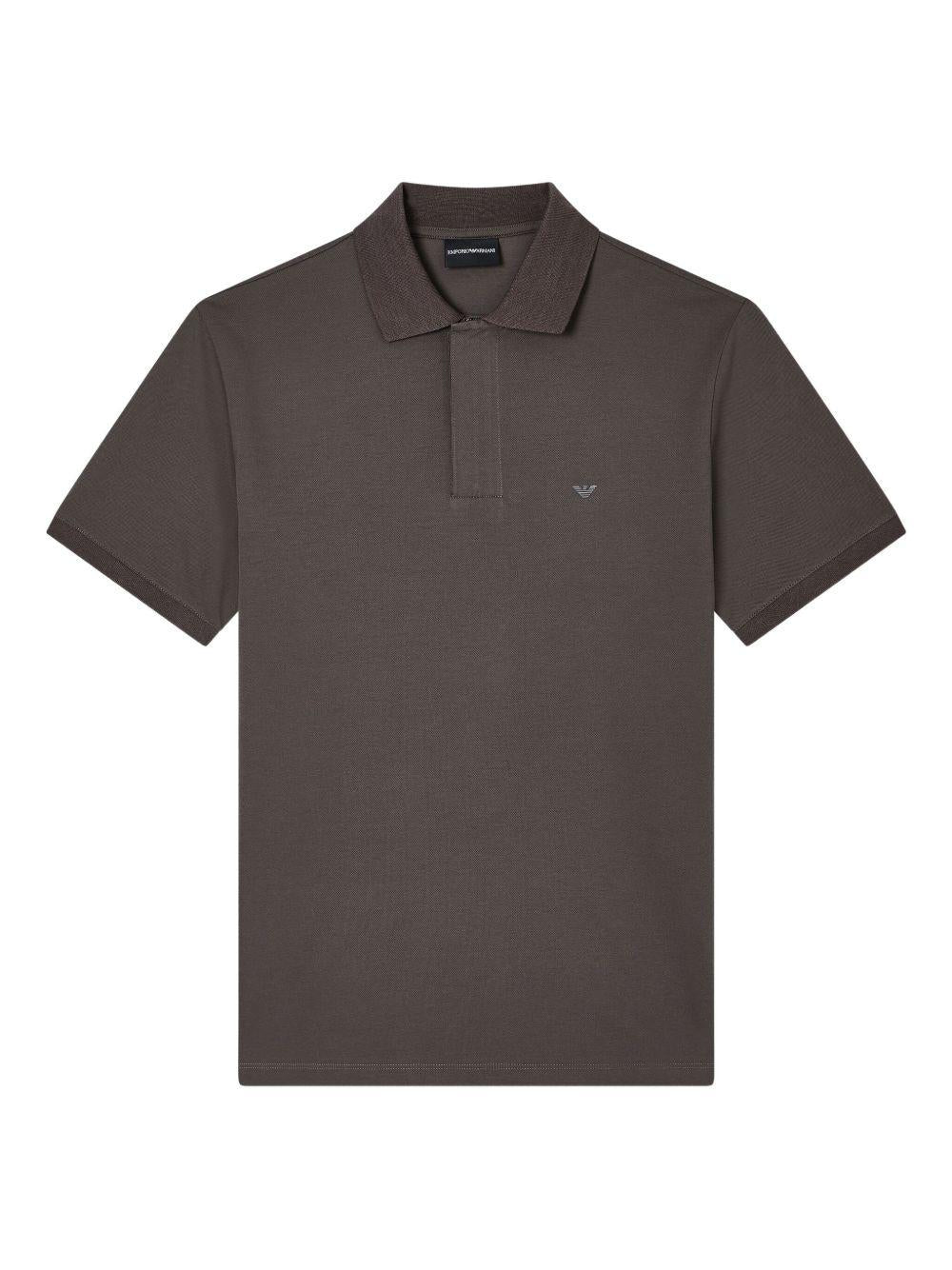 Polo marrone scuro con applicazione 