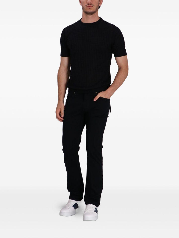 T-shirt nera a maniche corte 