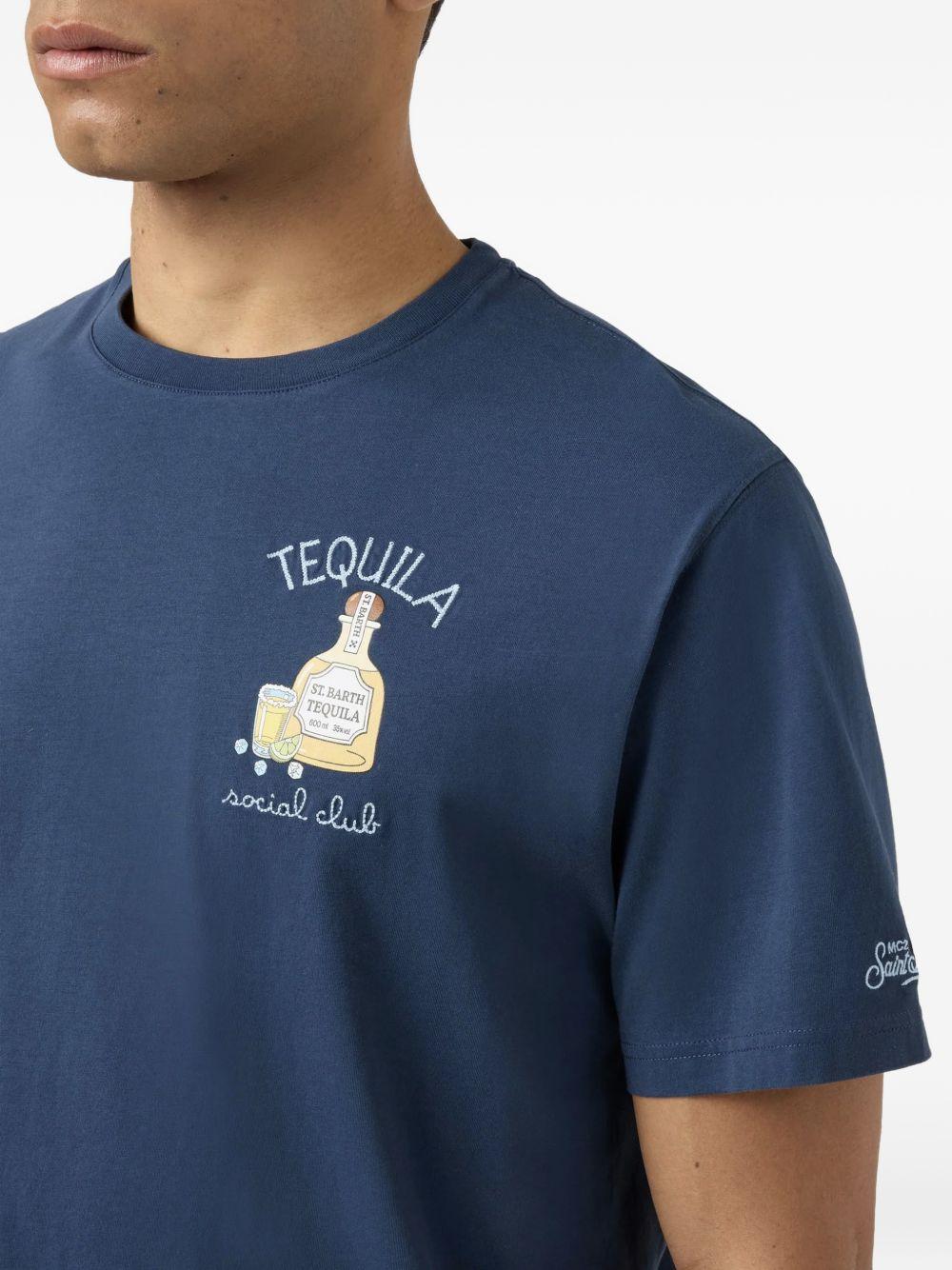 T-shirt blu con stampa grafica 