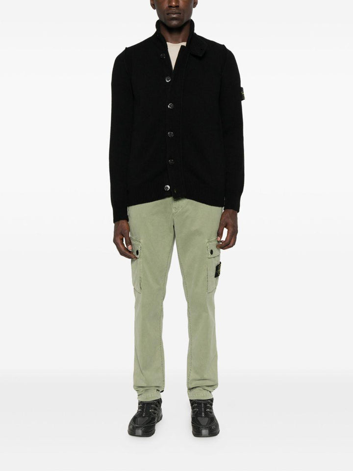 Cardigan nero a collo alto con bottoni 