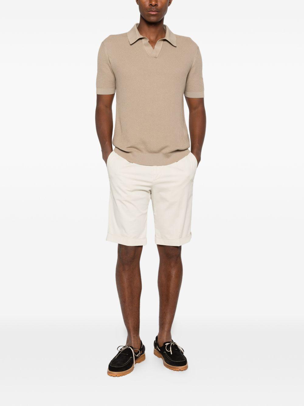 Shorts gesso con risvolto 