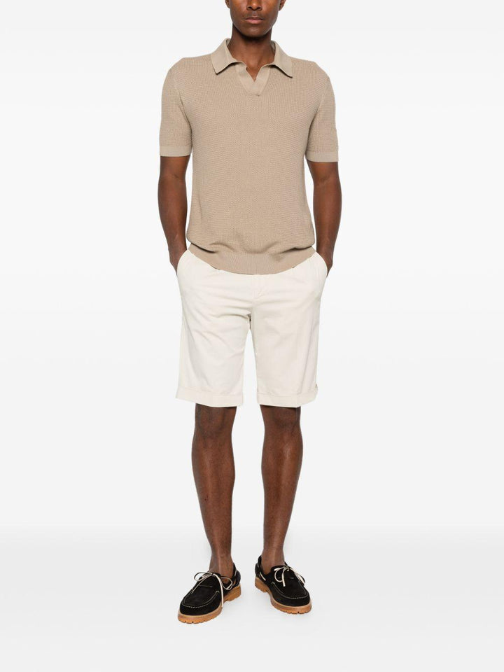 Shorts gesso con risvolto 