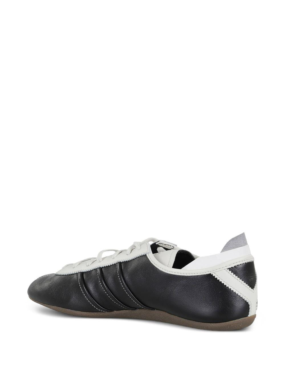 Sneakers nere in pelle con righe e logo 