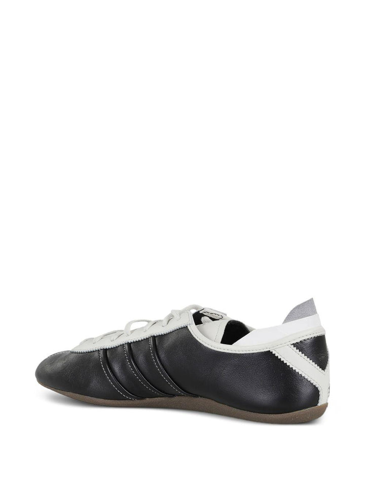 Sneakers nere in pelle con righe e logo 