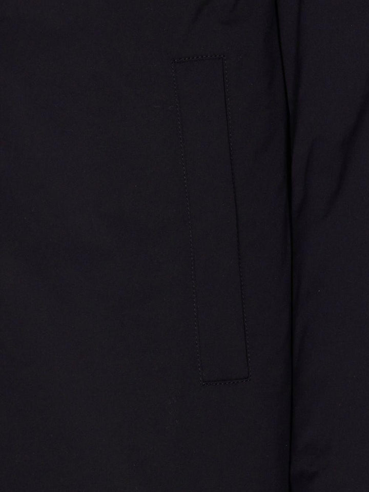 Parka nero con cappuccio e fodera in pelliccia sintetica 