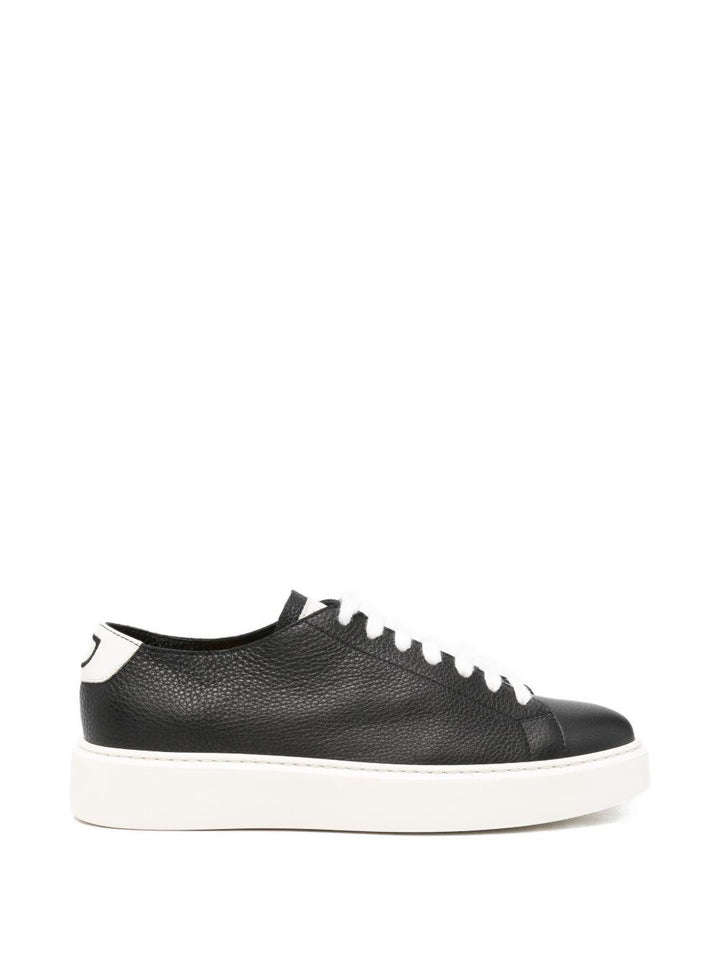 Sneakers marroni in pelle martellata 