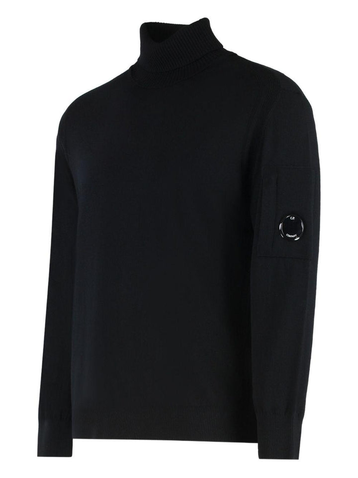 Maglione nero a collo alto con logo 