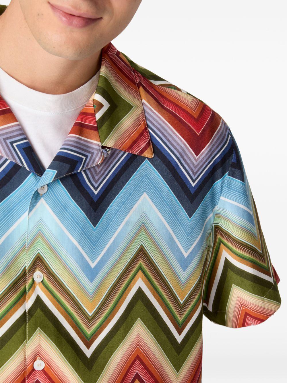 Camicia con stampa a zigzag multicolor 