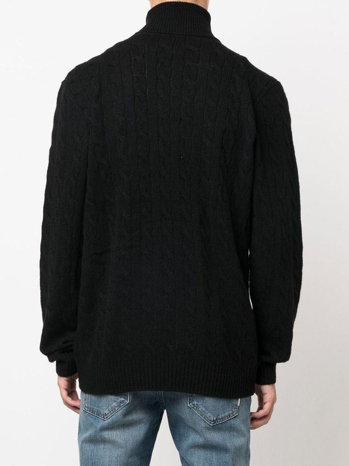 Maglione nero a collo alto 