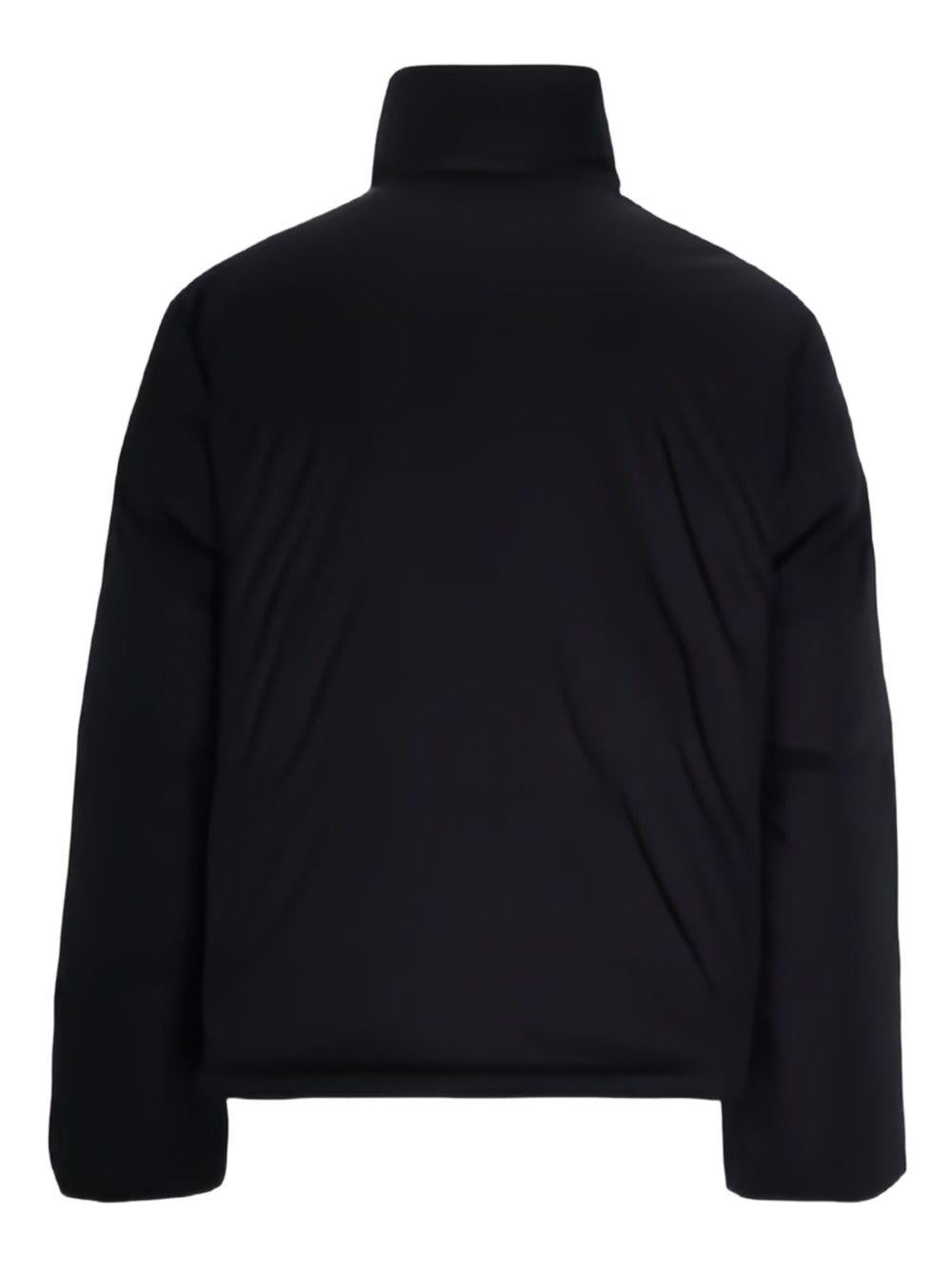 Piumino nero collo alto con lacci 