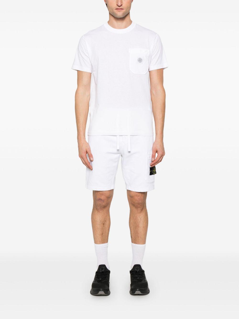 T-shirt bianco con applicazione logo 