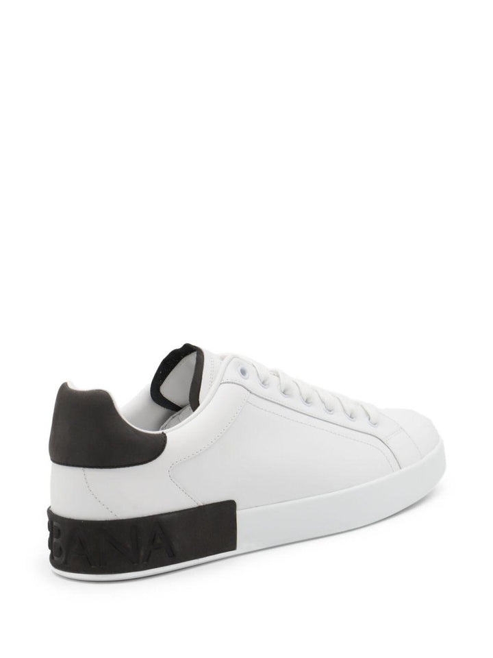 Sneakers bianche con inserti in pelle e dettagli a contrasto 