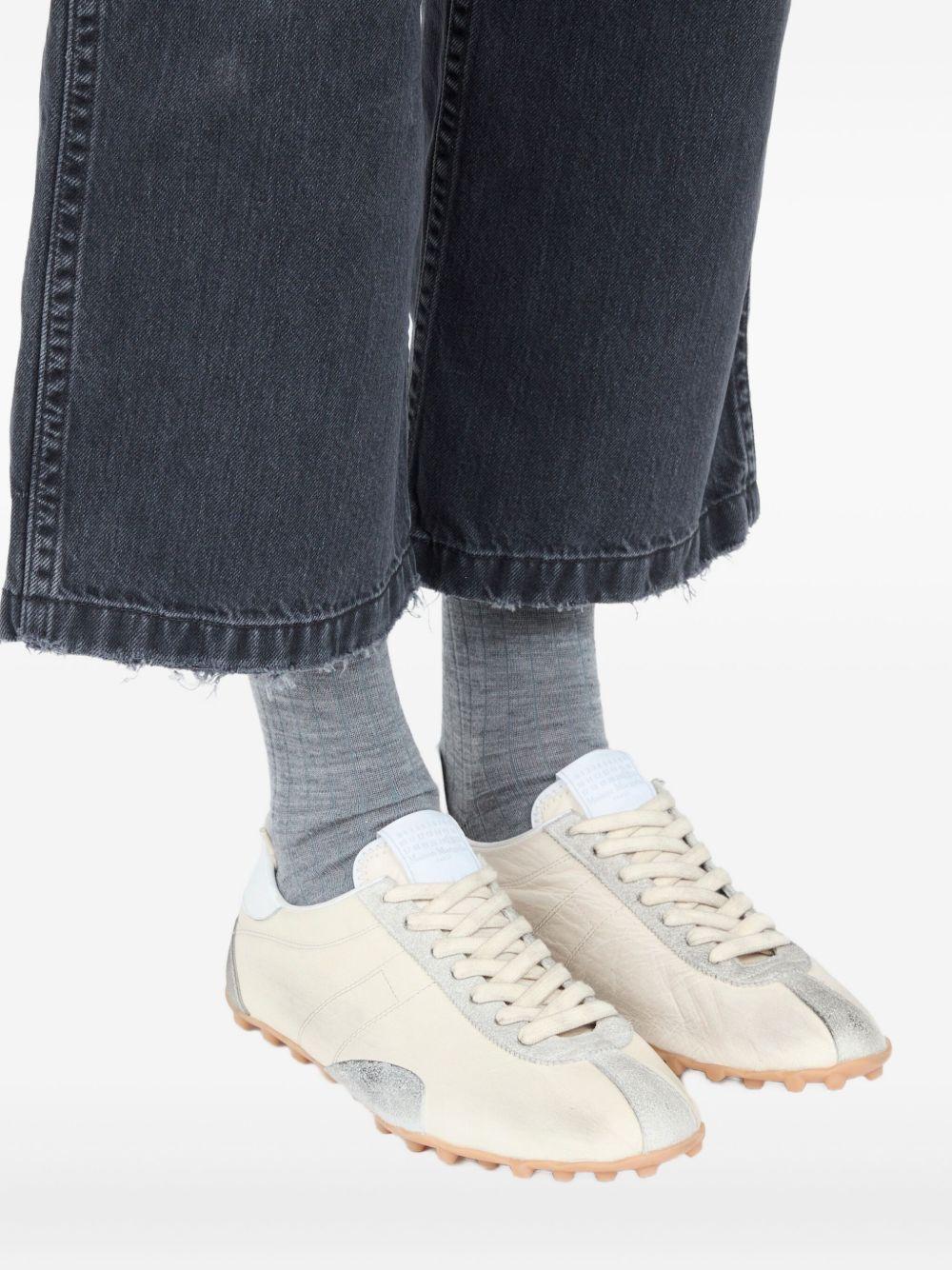 Sneakers con inserti in pelle scamosciata bianco/grigio 