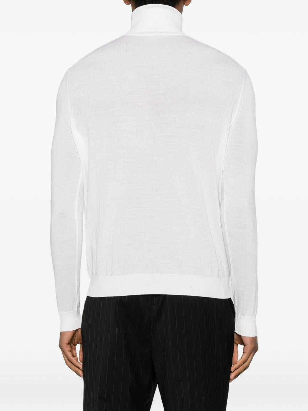 Maglione bianco a collo alto 