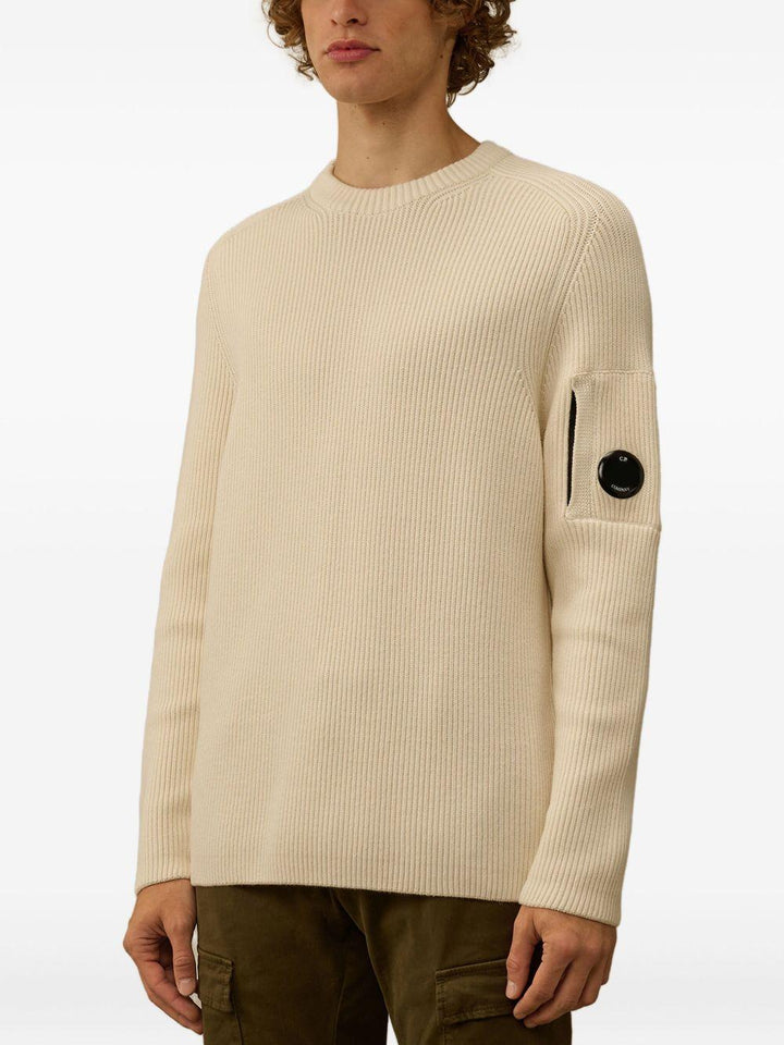 Maglione bianco crema a coste con motivo Lens 