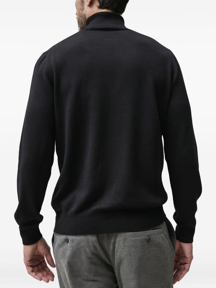 Maglione nero a coste con collo alto 