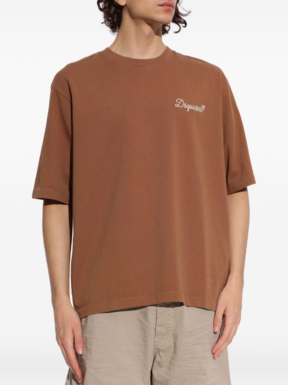 T-shirt marrone con ricamo 