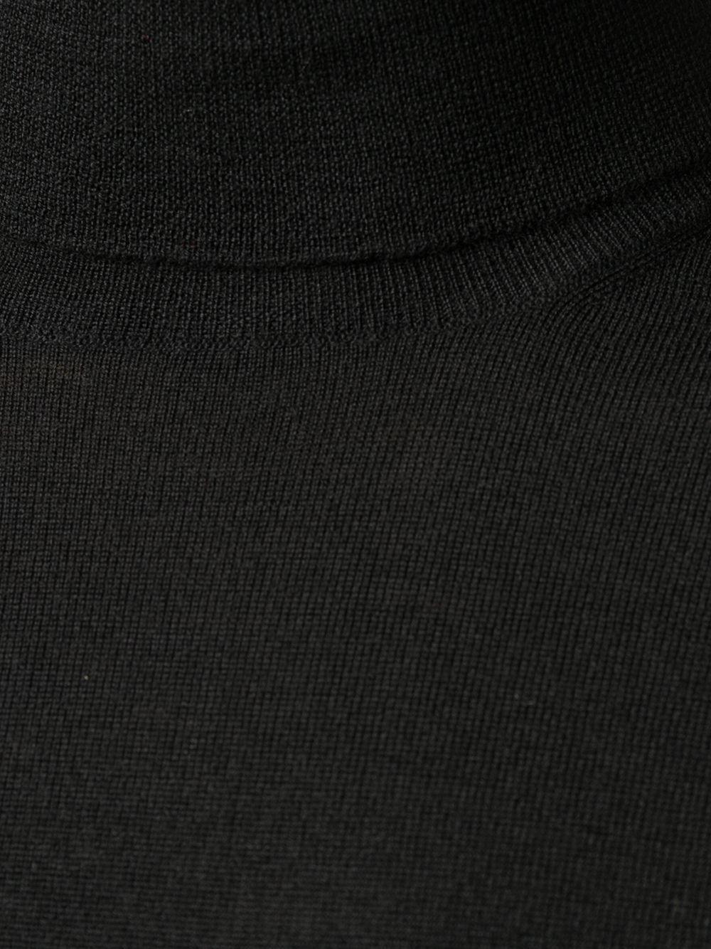 Maglione nero a collo alto 