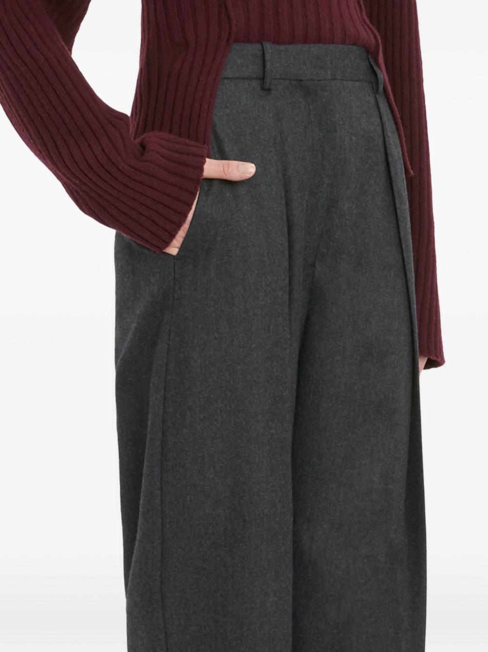 Pantaloni dritti con pieghe 