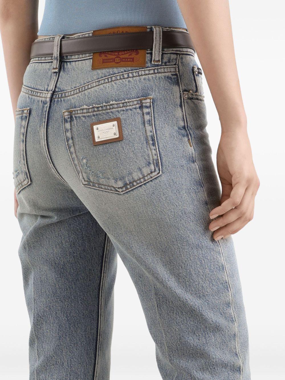 Jeans con placca logo 