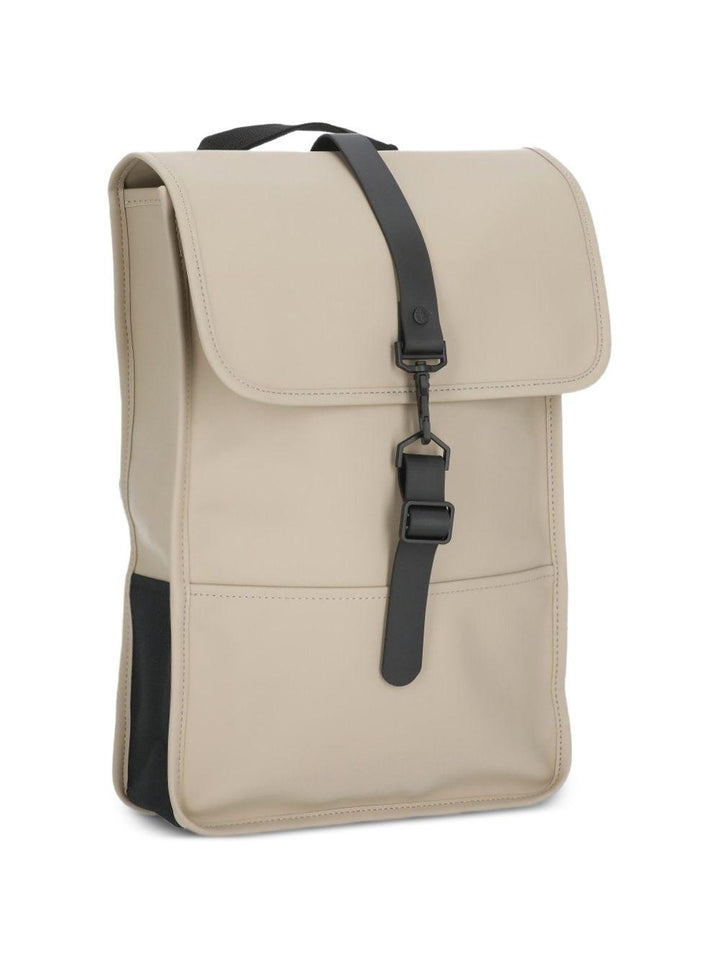 Zaino beige waterproof con chiusura a battente e moschettone 