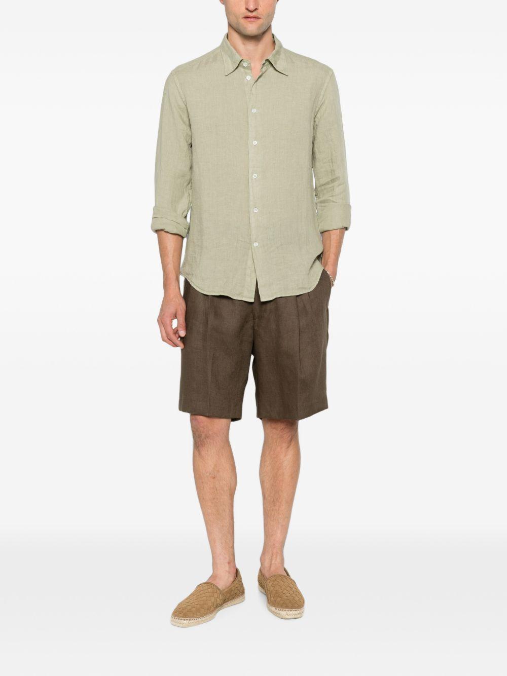 Shorts marroni con pieghe 