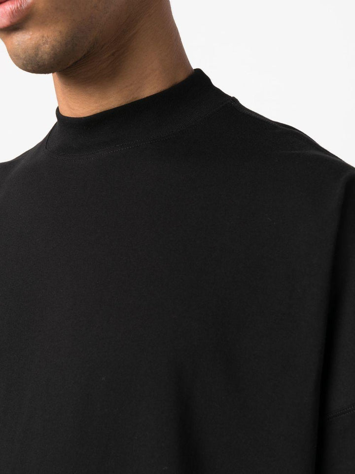 T-shirt nera 