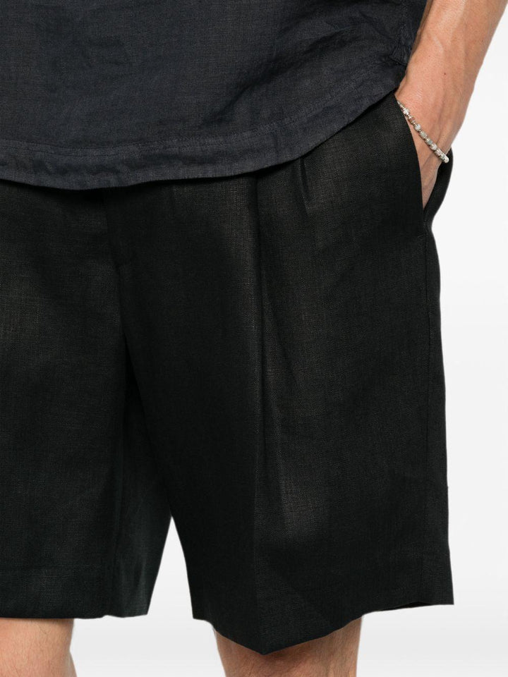 Shorts neri con pieghe 