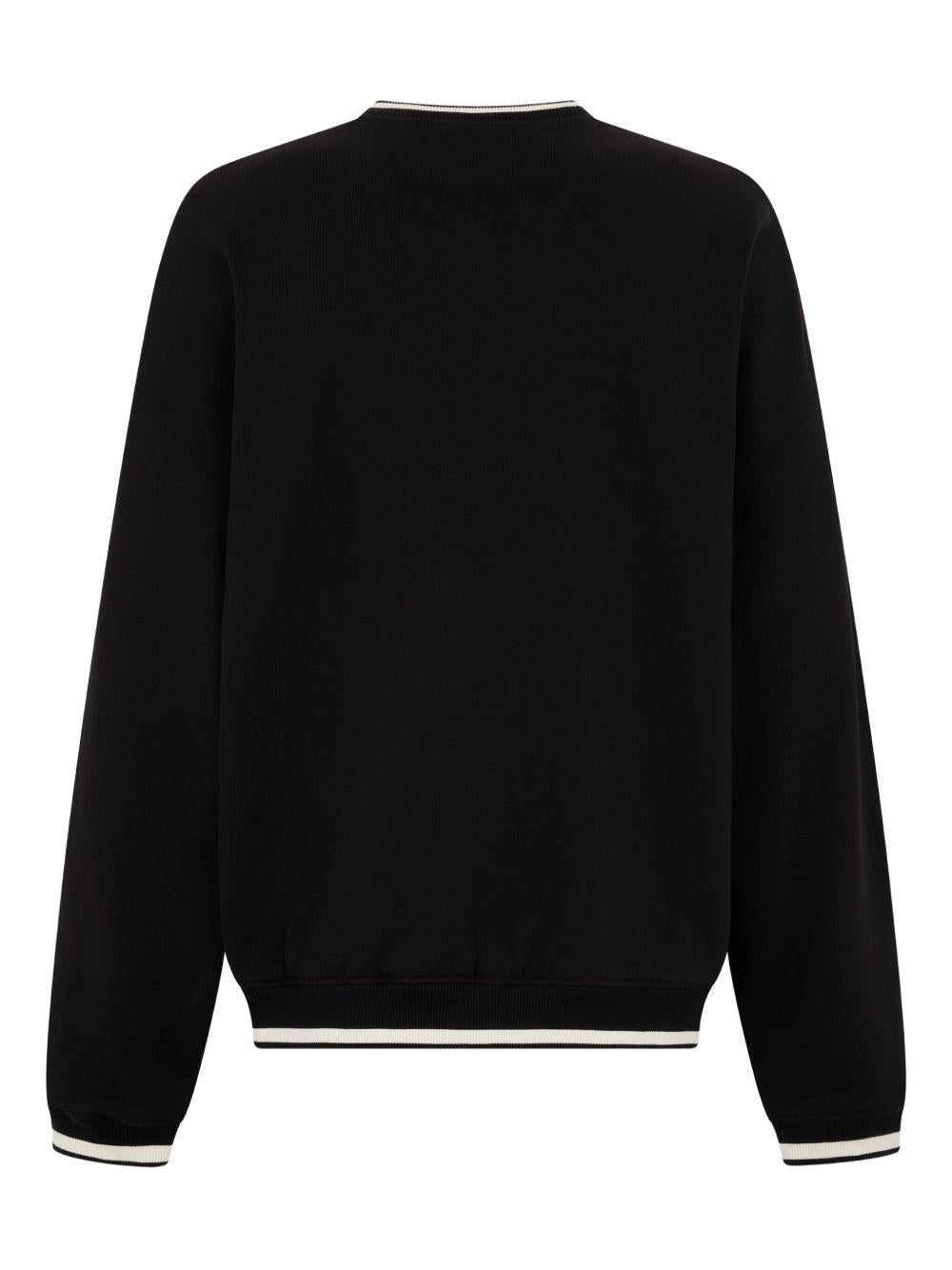 Maglione nero a coste con logo ricamato 