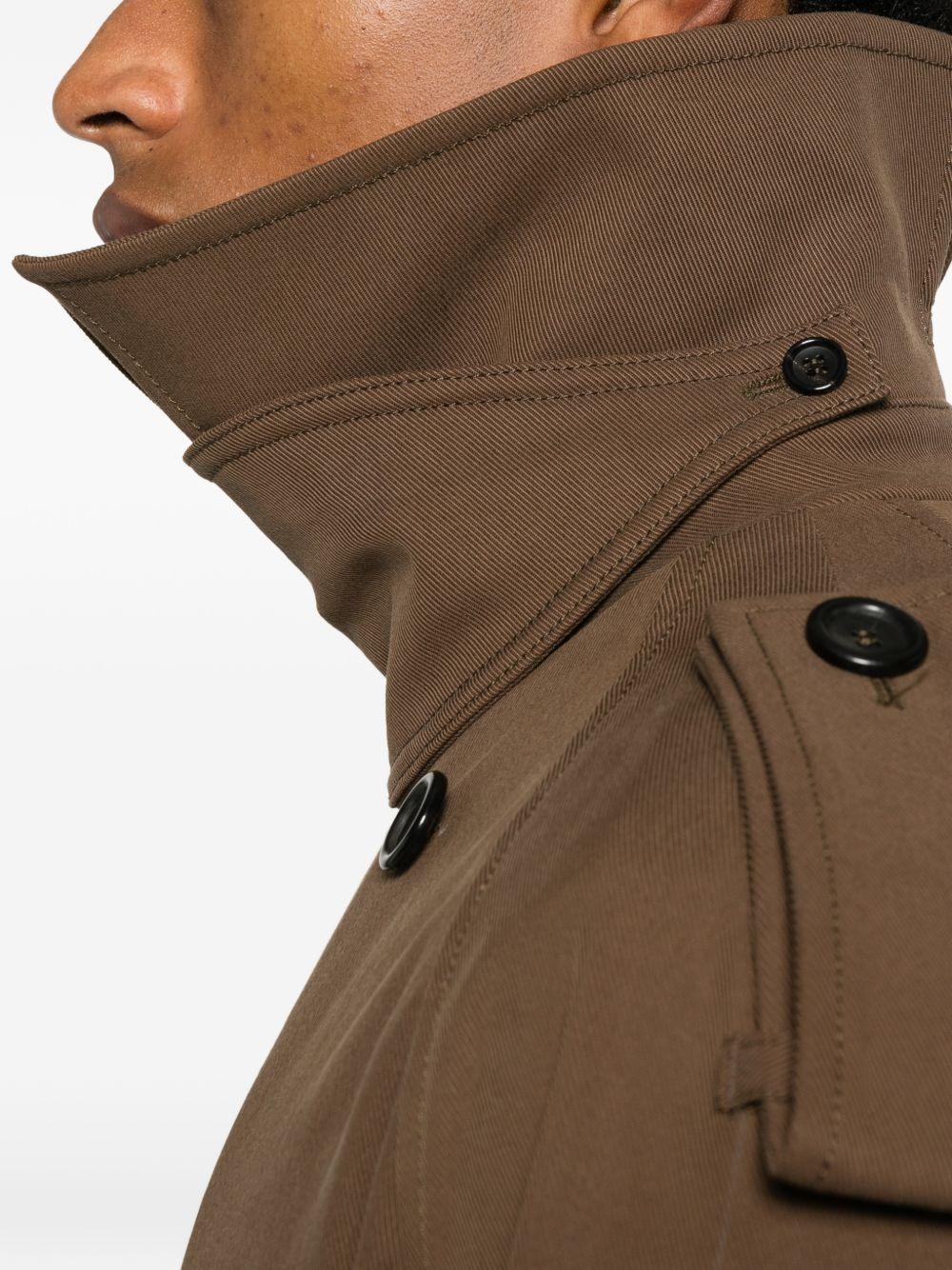 Trench doppiopetto marrone con cintura 