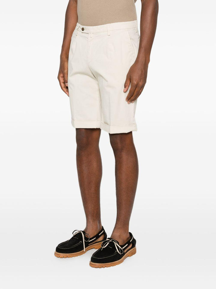 Shorts gesso con risvolto 