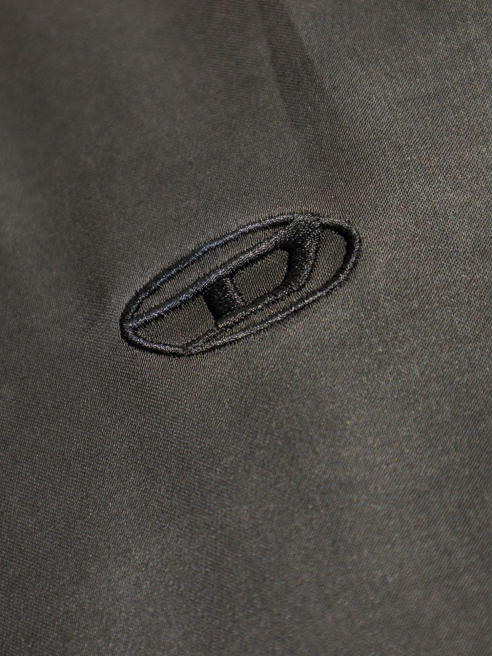 Camicia con logo ricamato grigio 