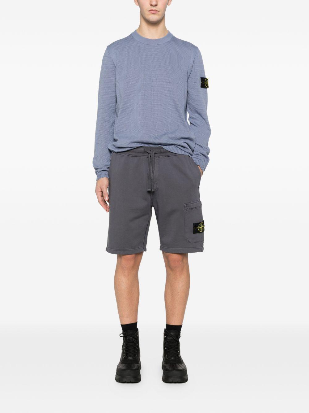 Shorts blu navy con applicazione 